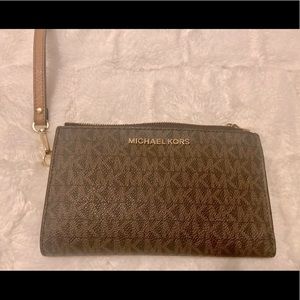 Michael Kors Wristlet Brown & Tan
